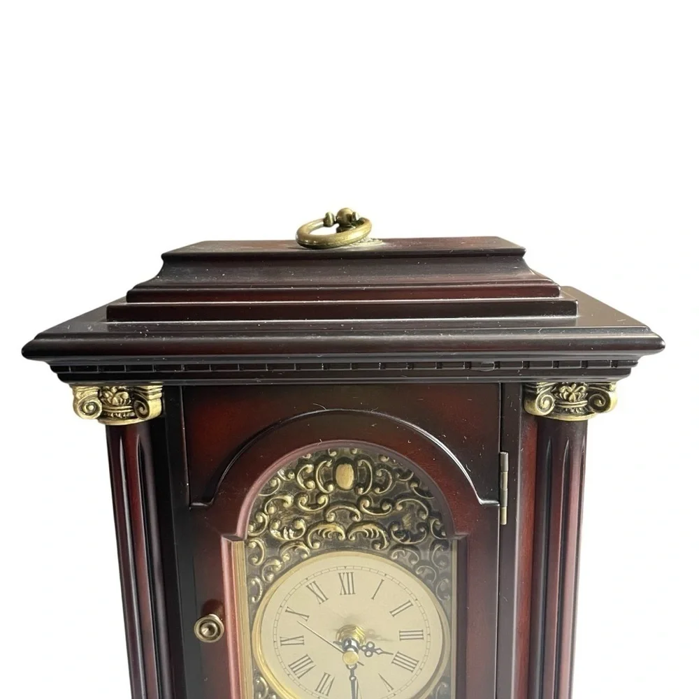 Vintage Bombay Company Horloge Belmont NOT WORKING! Cherry Wood Mantle Clock